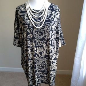LulaRoe Irma tunic- XS black and cream swirl